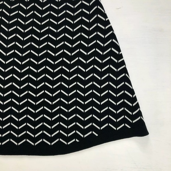 Olive & Oak Chevron Knit Mini Skirt Sz. S - Picture 4 of 8